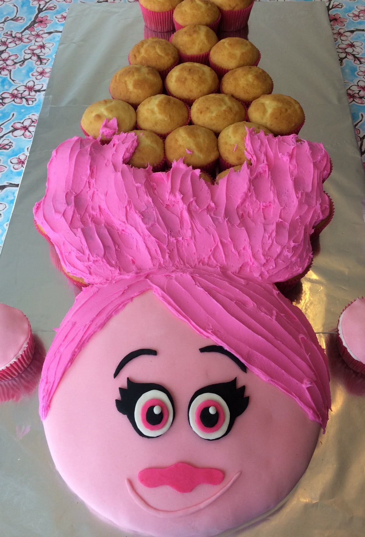 How to Make a Princess Poppy Trolls Cake with Pull Apart Cupcake Hair